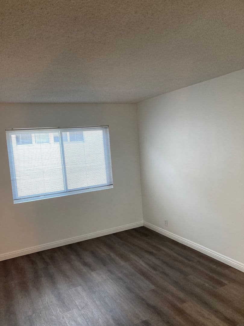LONG BEACH Apartment: 21 62ND PLACE
