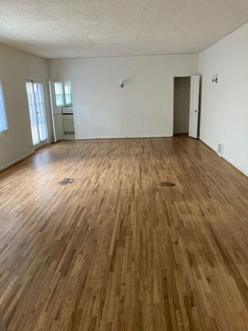 LONG BEACH Apartment: 204 BELMONT AVE