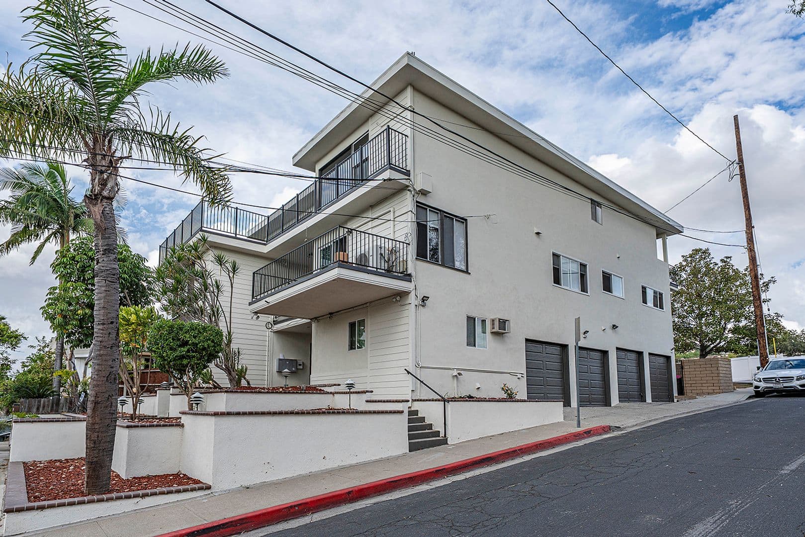 SIGNAL HILL Apartment: 2699 E. 20TH STREET