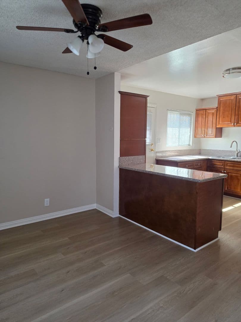 PARAMOUNT Apartment: 13841-55 ARTHUR AVE.