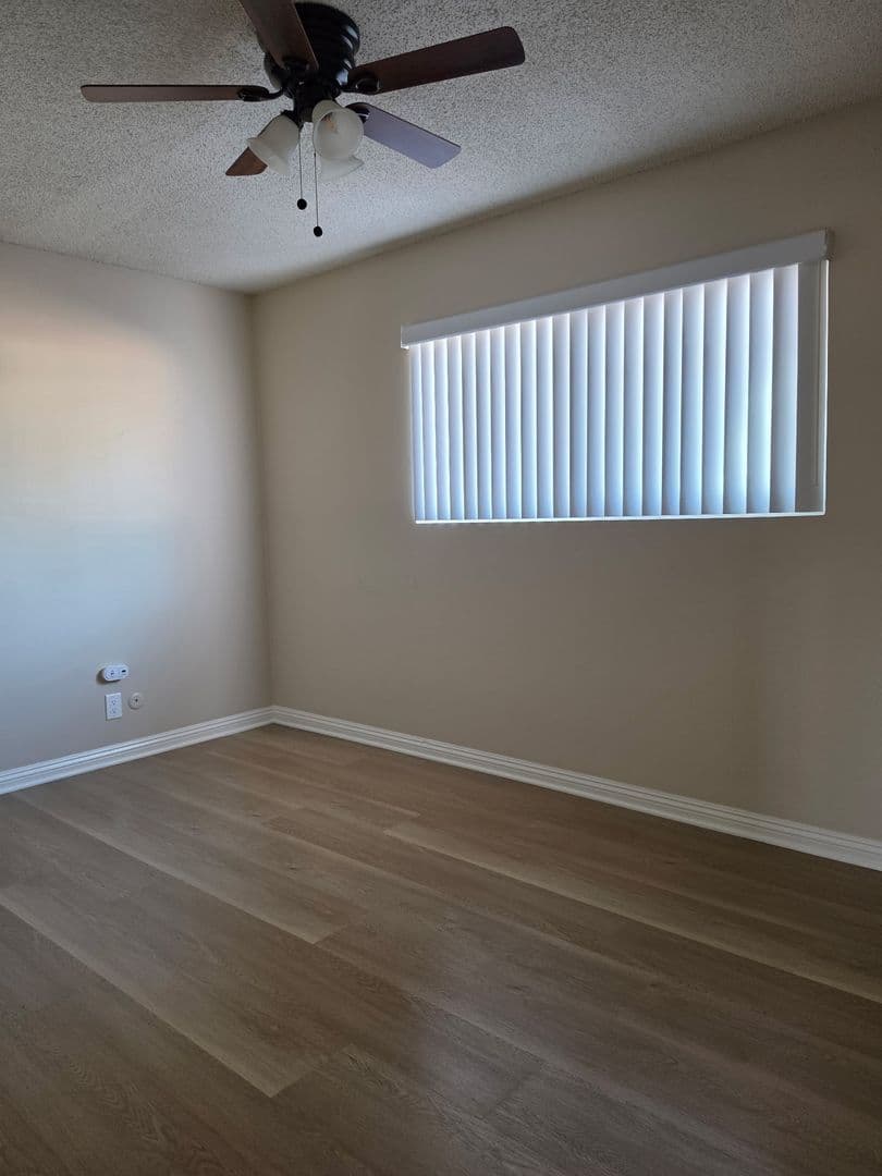 PARAMOUNT Apartment: 13841-55 ARTHUR AVE.