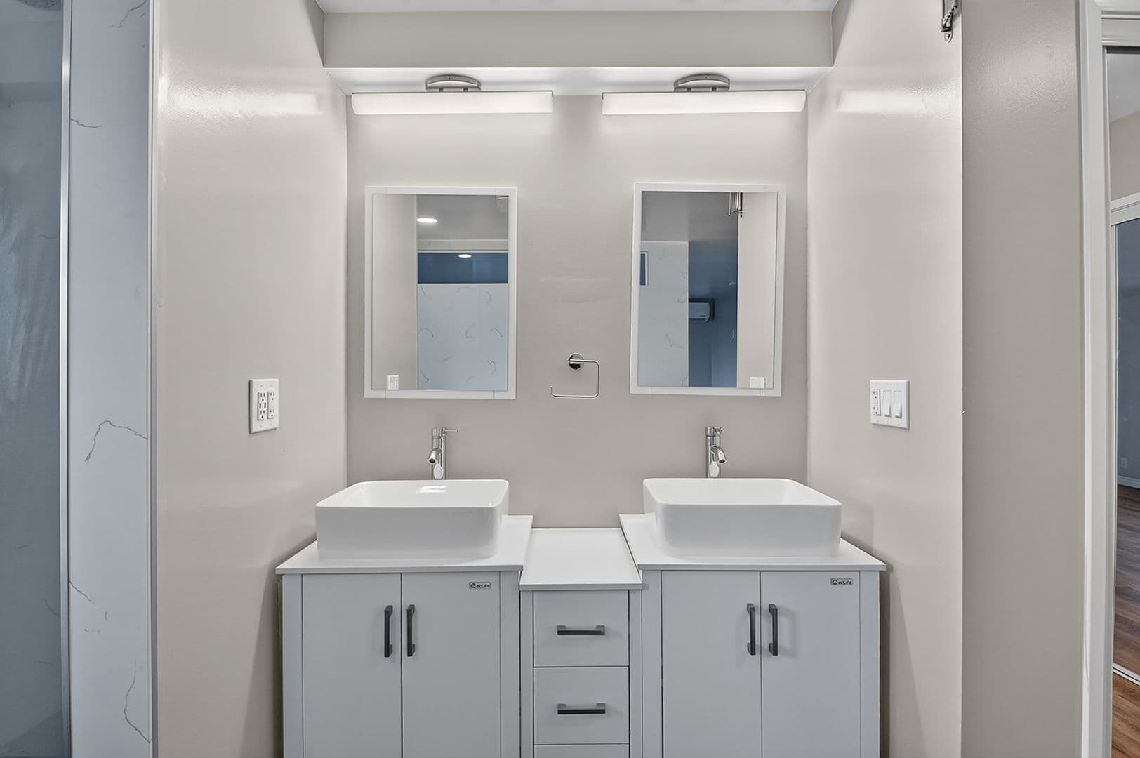 SIGNAL HILL Apartment: 2699 E. 20TH STREET