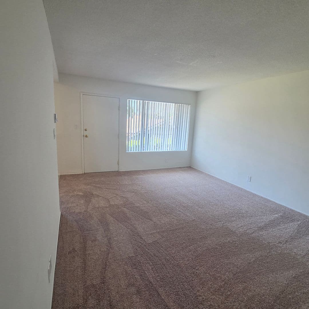 LONG BEACH Apartment: 815 GLADYS AVENUE