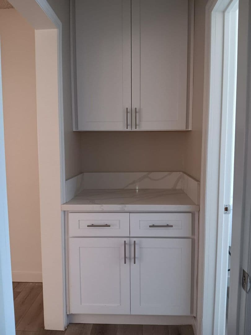 DOWNEY Apartment: 8547 IMPERIAL HIGHWAY