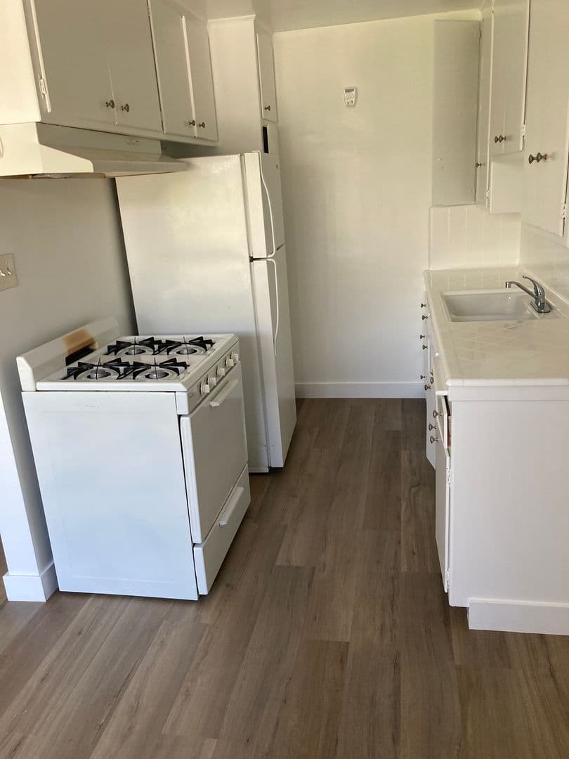LONG BEACH Apartment: 1410 & 1418 E 3RD ST.