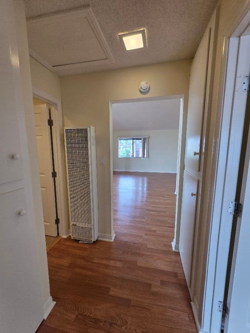 LONG BEACH Apartment: 729 FREEMAN AVE.