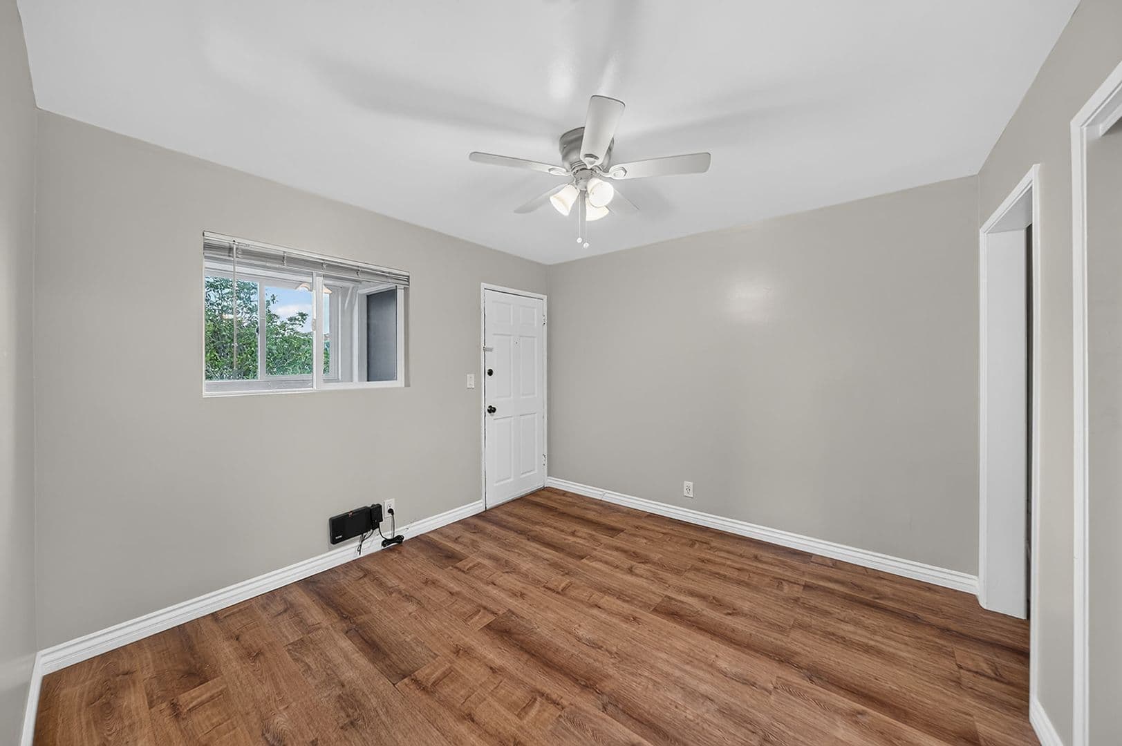 SIGNAL HILL Apartment: 2699 E. 20TH STREET