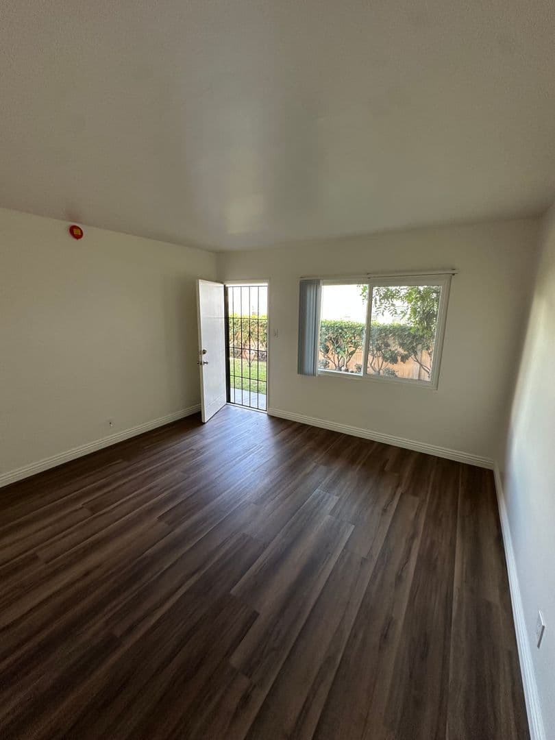 LONG BEACH Apartment: 625 ELM AVENUE