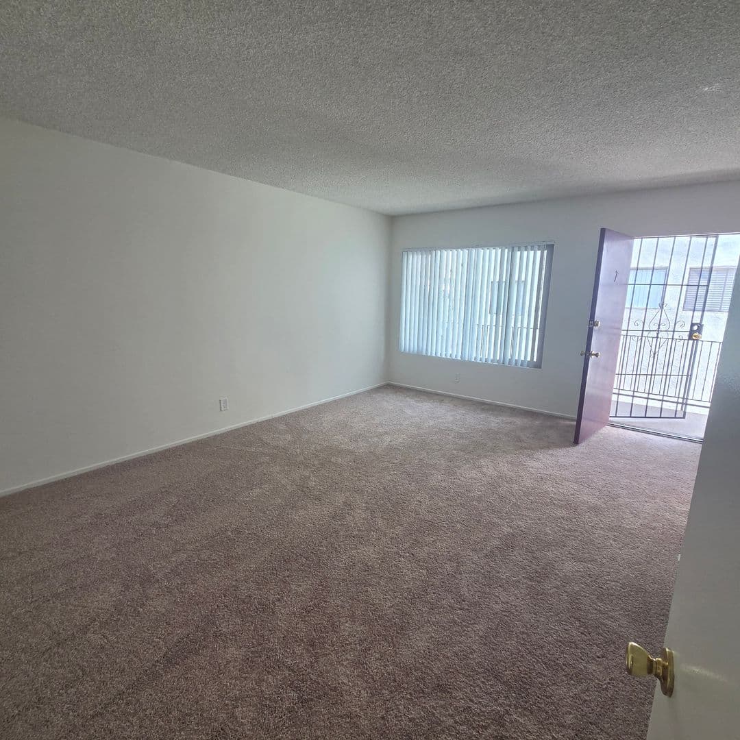 LONG BEACH Apartment: 1043 NEWPORT AVENUE