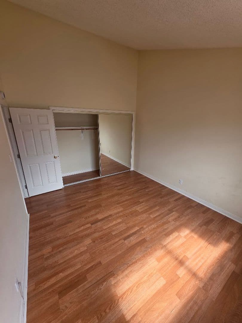LONG BEACH Apartment: 729 FREEMAN AVE.