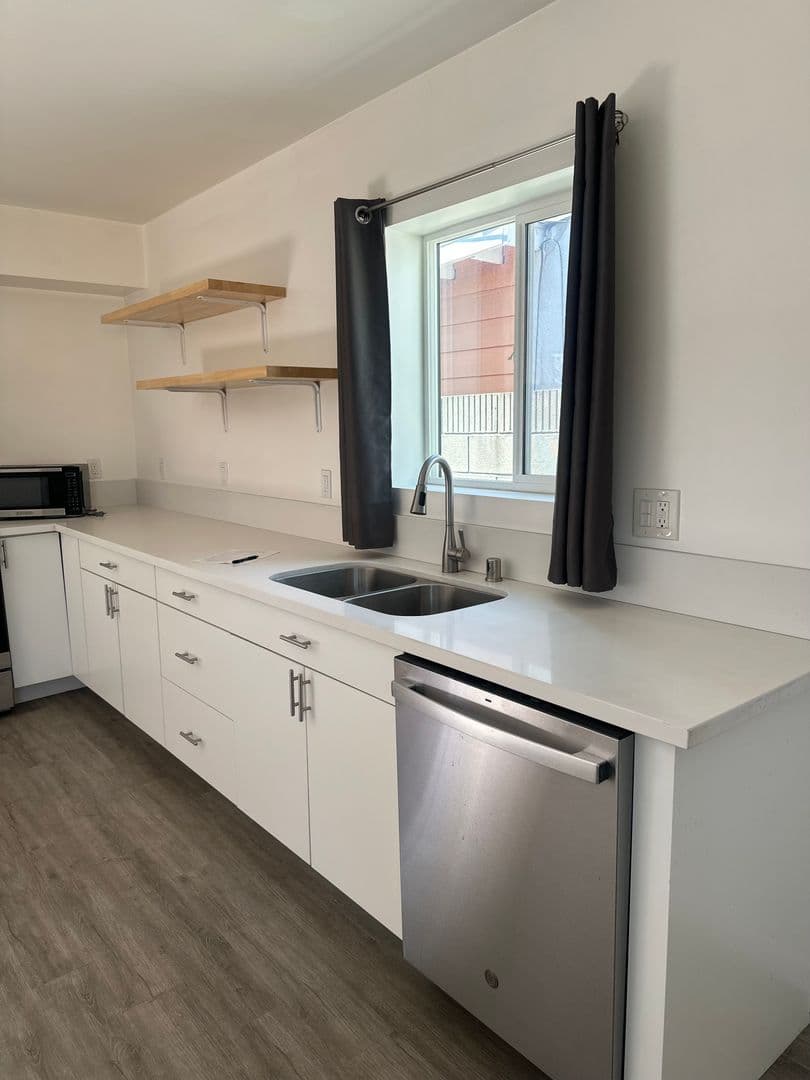 LONG BEACH House: 6529 WALNUT AVENUE