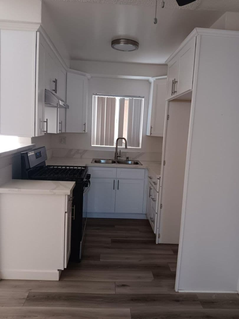 DOWNEY Apartment: 8547 IMPERIAL HIGHWAY