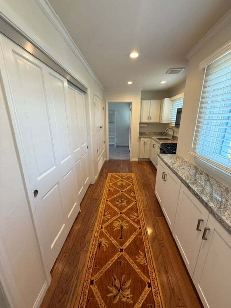 LONG BEACH House: 5290 1/2 E. EL ROBLE STREET