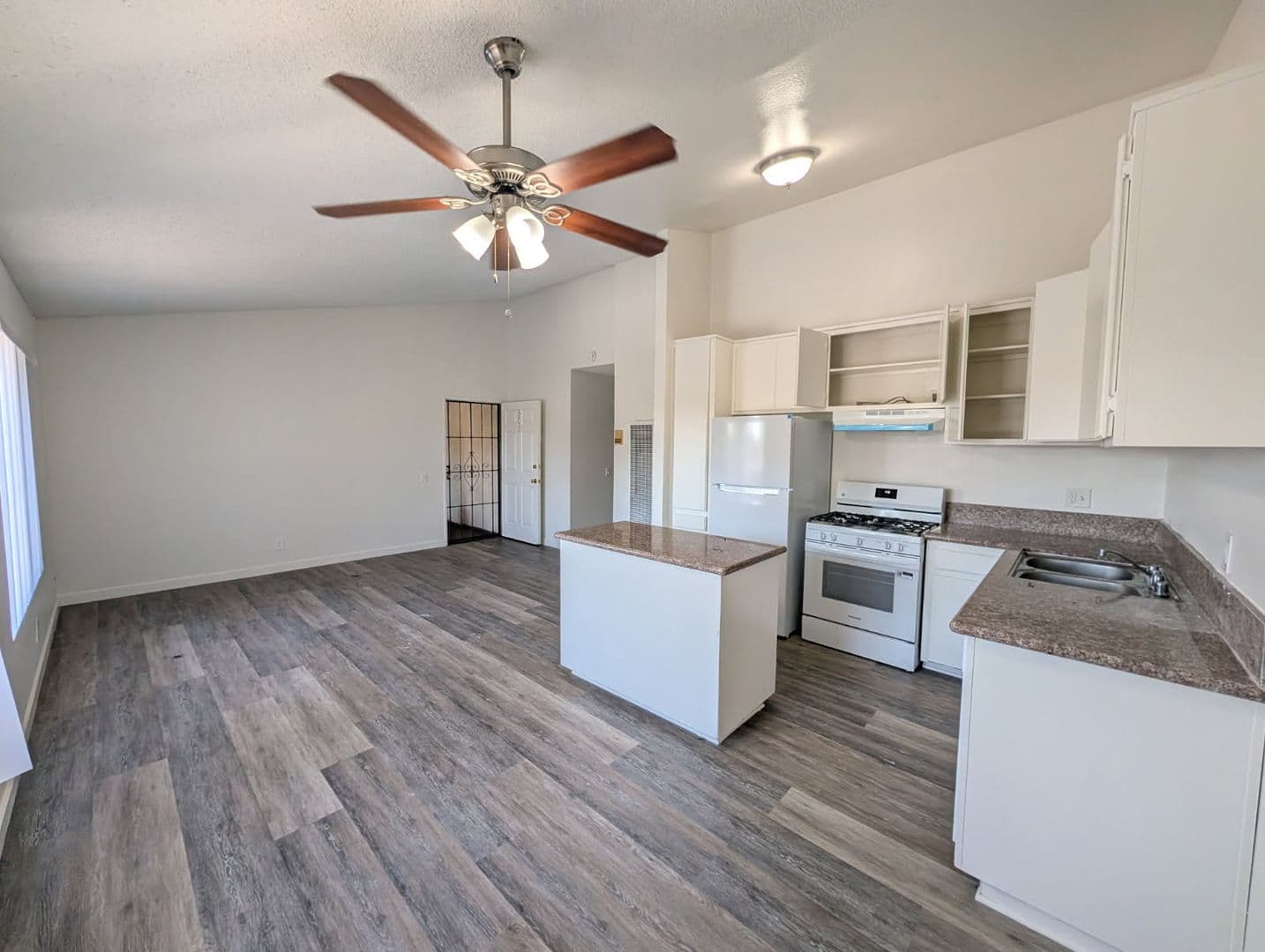 LONG BEACH Apartment: 2342 CEDAR AVE.