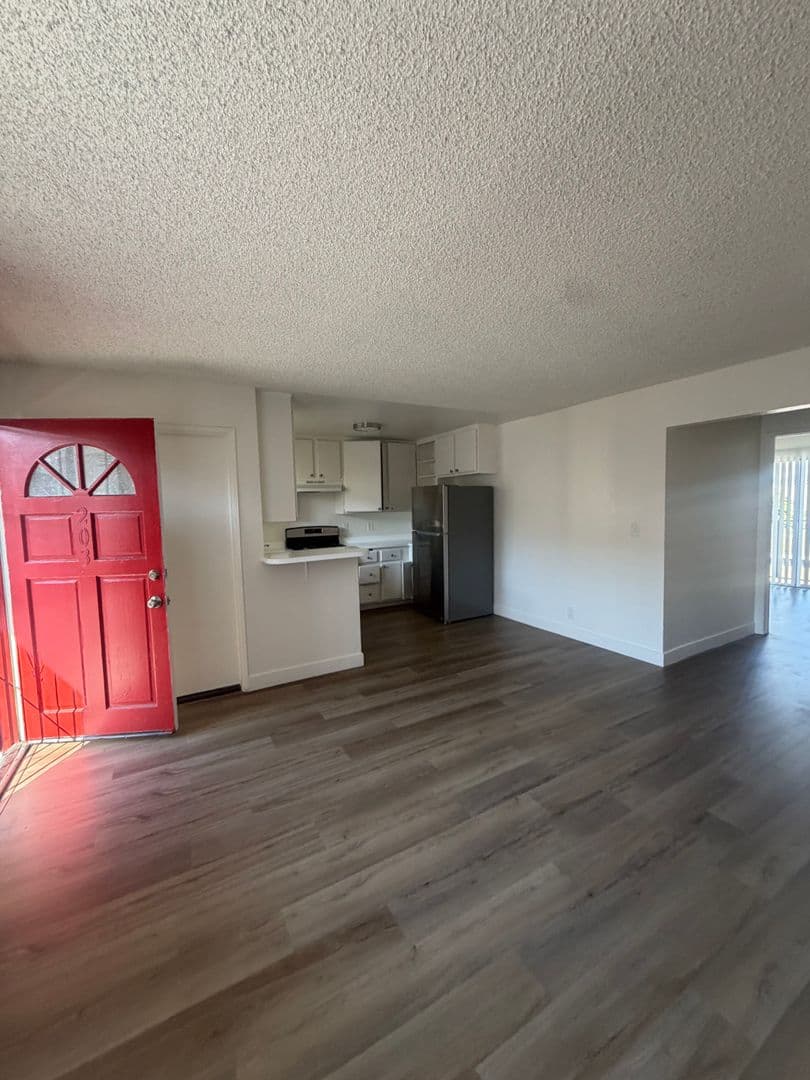 LONG BEACH Apartment: 1115 - 25 TEMPLE AVE.