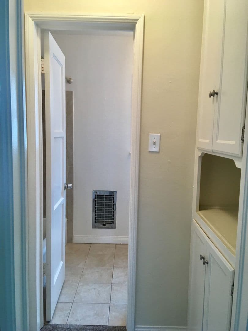 LONG BEACH Apartment: 5289 E THE TOLEDO