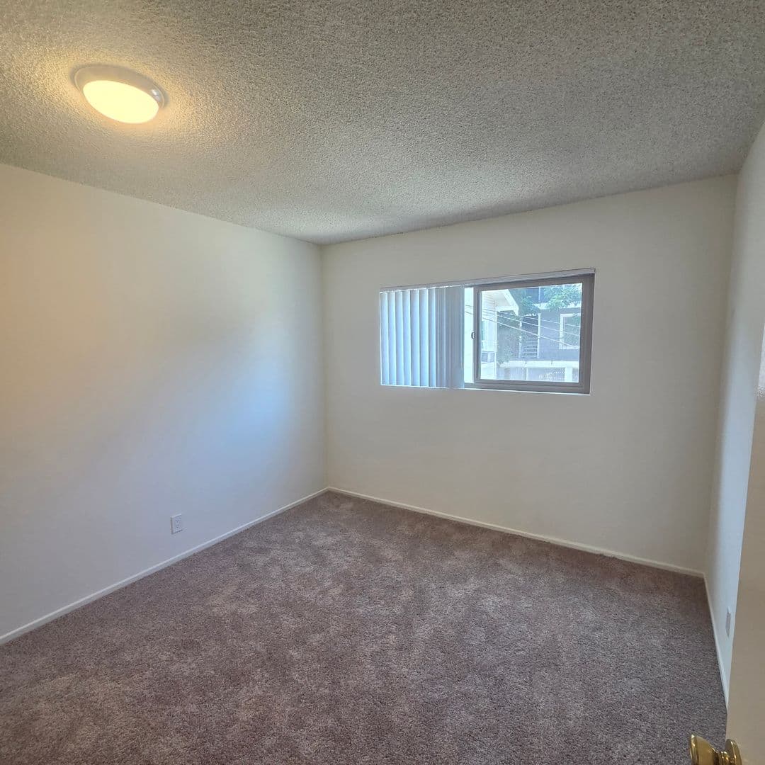 LONG BEACH Apartment: 1043 NEWPORT AVENUE