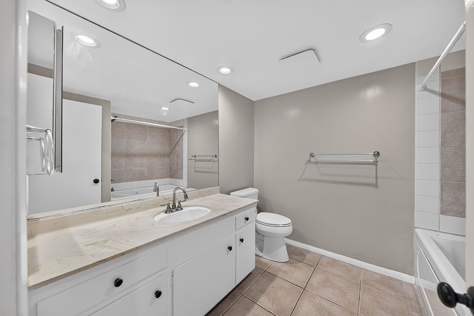 SIGNAL HILL Apartment: 2699 E. 20TH STREET