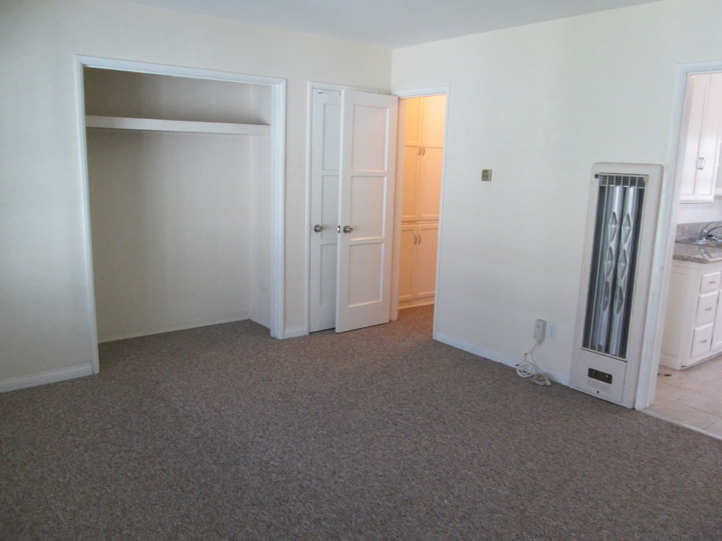 LONG BEACH Apartment: 5289 E THE TOLEDO