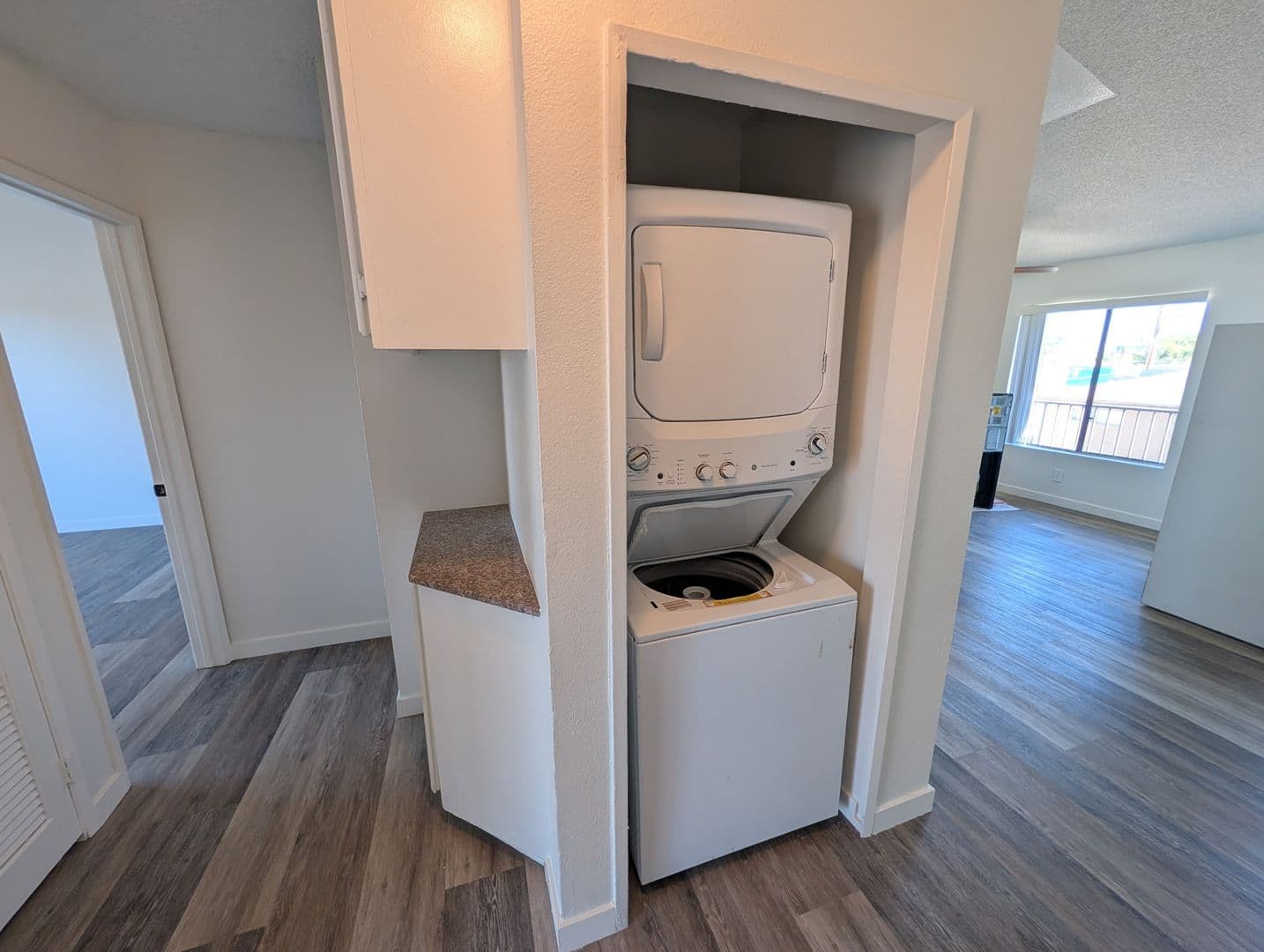 LONG BEACH Apartment: 2342 CEDAR AVE.