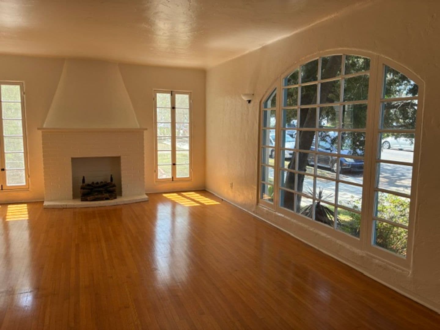 LONG BEACH Apartment: 2112 E 1ST ST