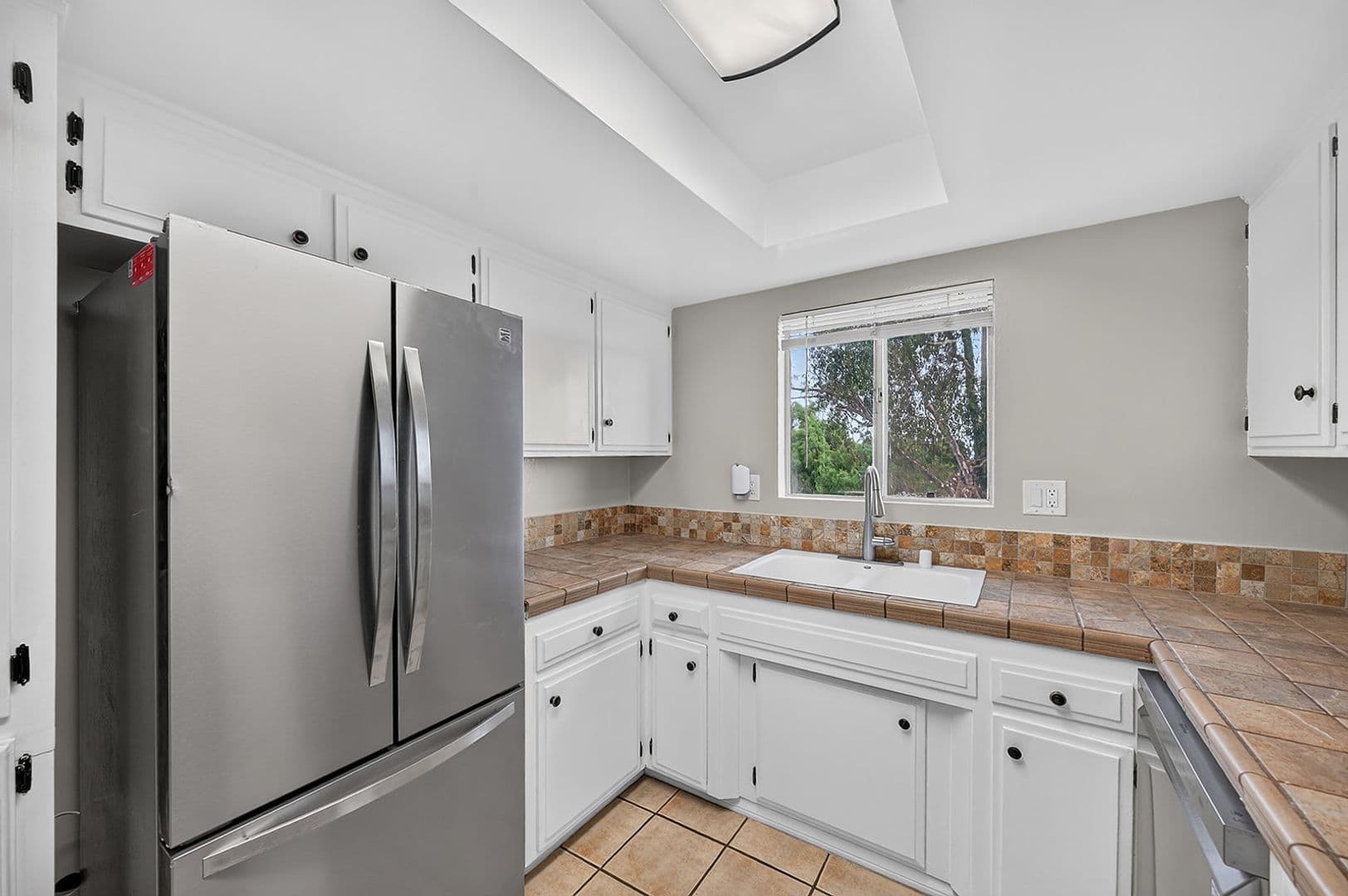 SIGNAL HILL Apartment: 2699 E. 20TH STREET
