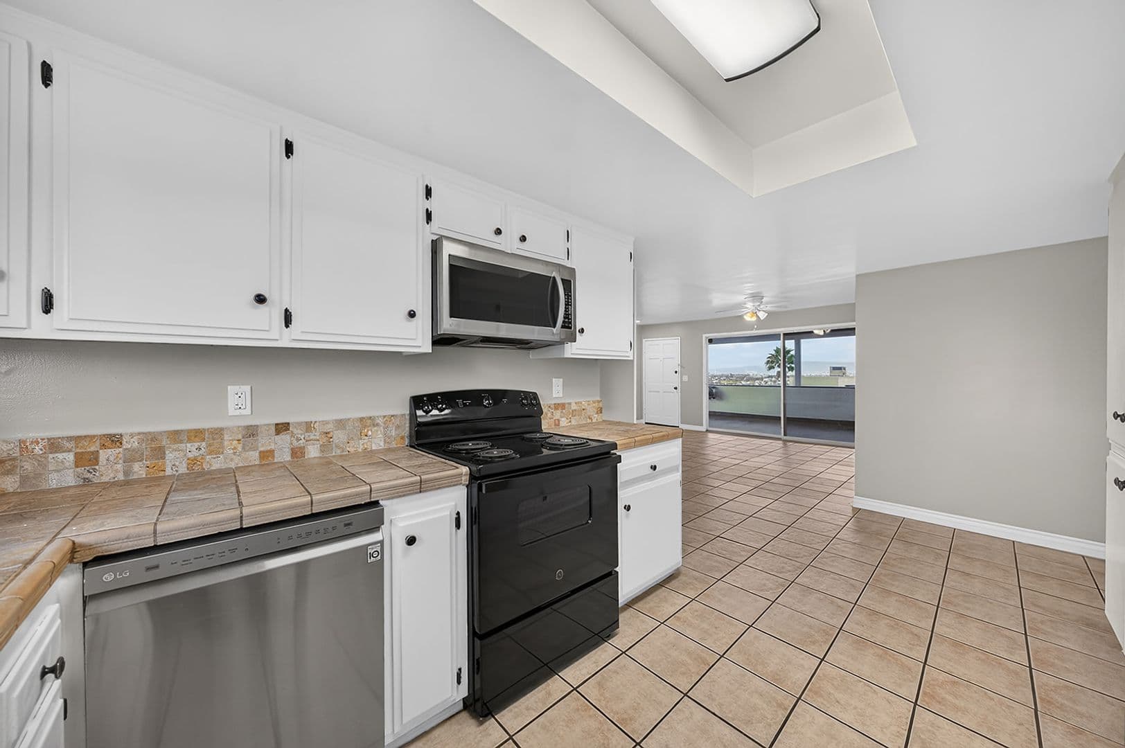 SIGNAL HILL Apartment: 2699 E. 20TH STREET