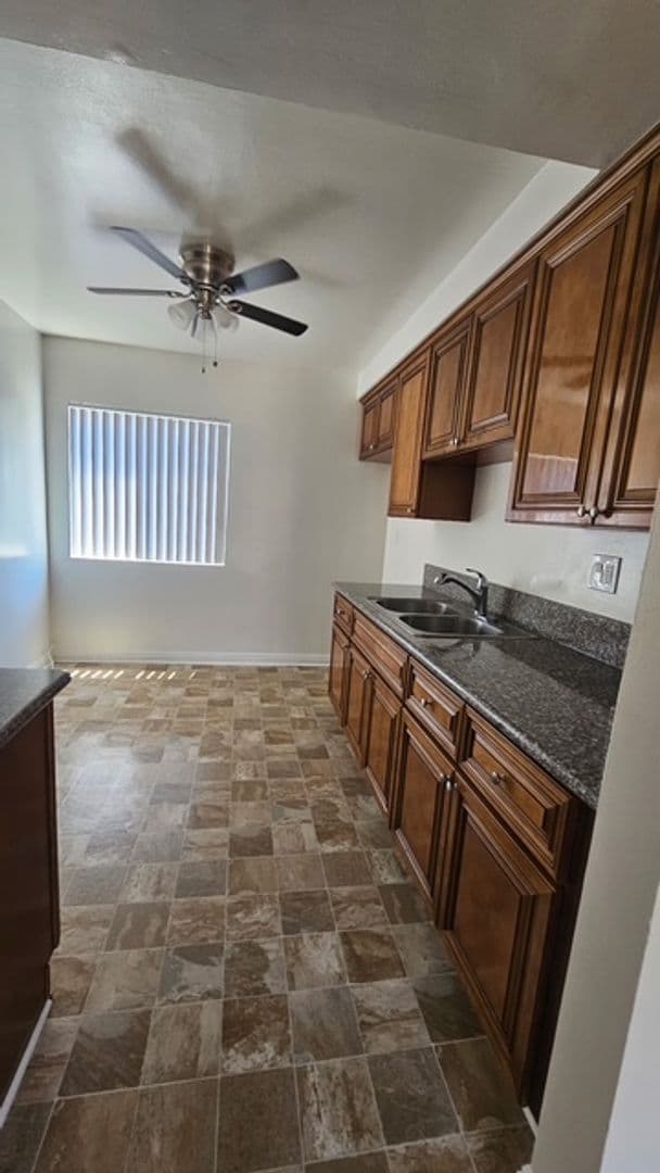 DOWNEY Apartment: 8547 IMPERIAL HIGHWAY