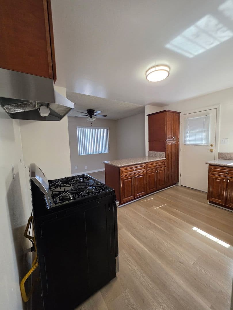 PARAMOUNT Apartment: 13841-55 ARTHUR AVE.