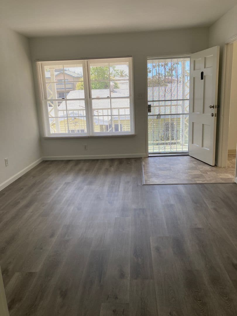 LONG BEACH Apartment: 756-760 GARDENIA AVE.