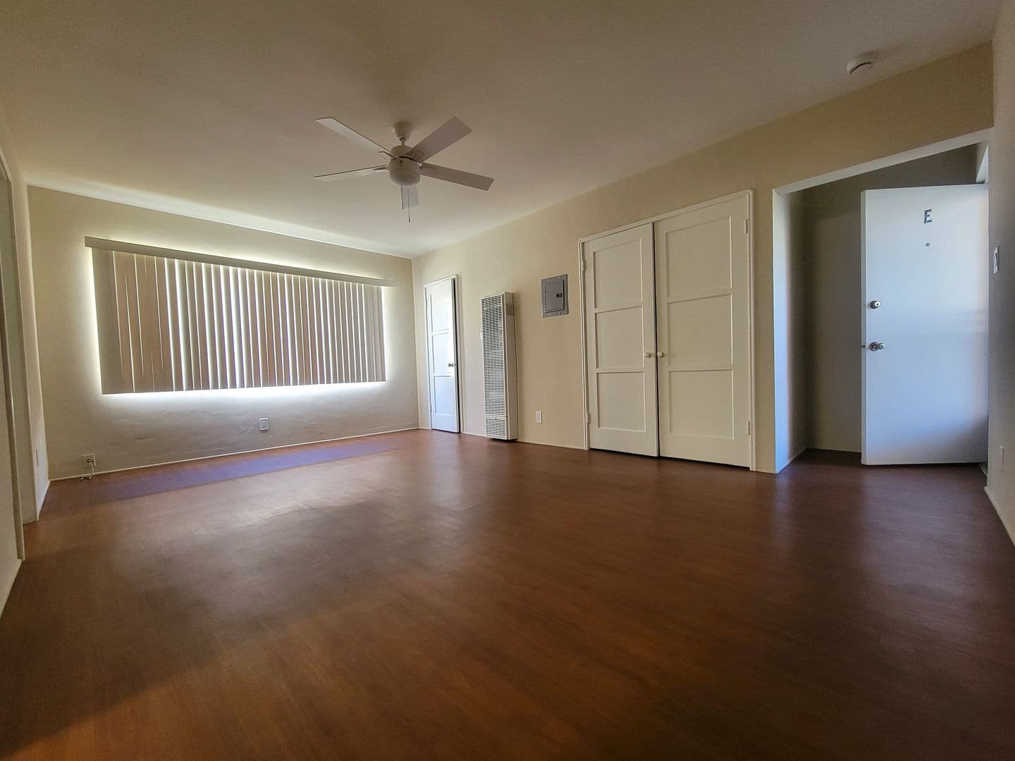 LONG BEACH Apartment: 917 E. 1ST STREET