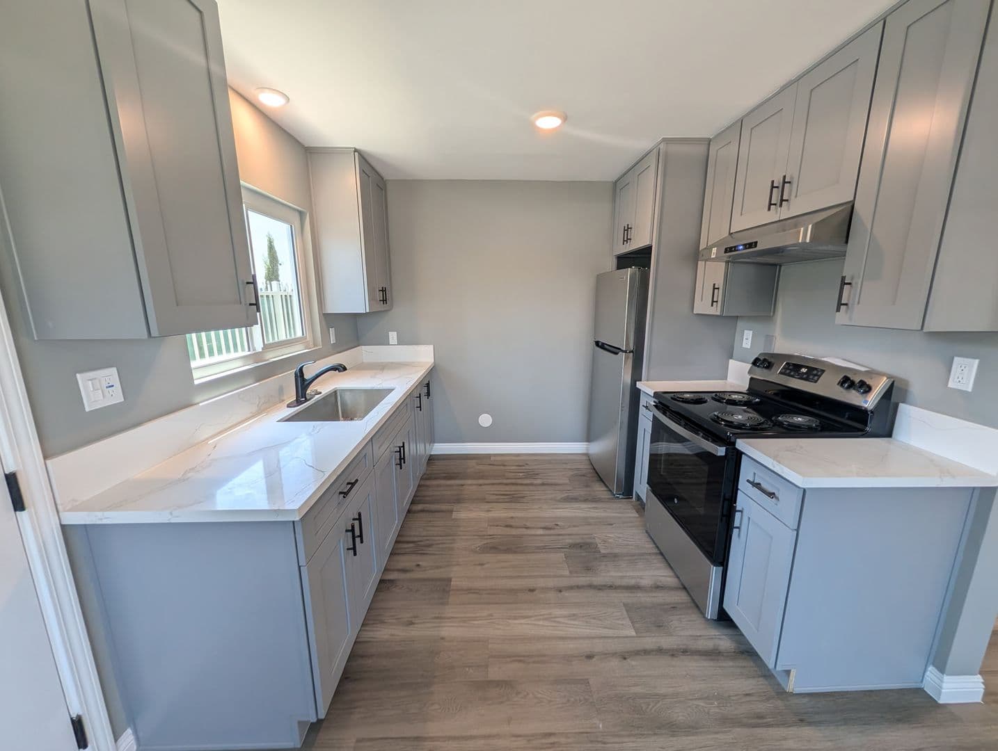 LONG BEACH Apartment: 1129 CHERRY AVE.