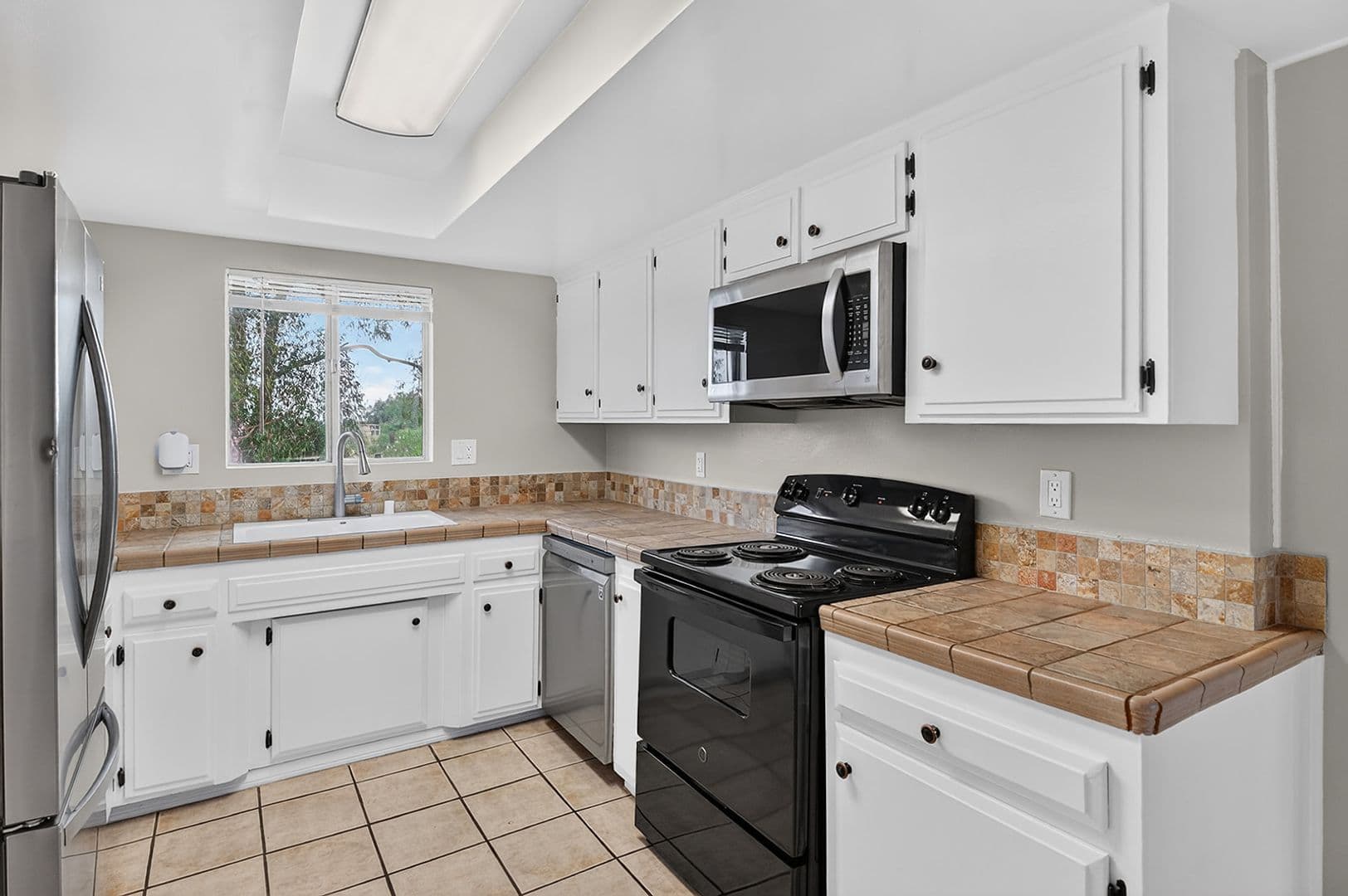 SIGNAL HILL Apartment: 2699 E. 20TH STREET