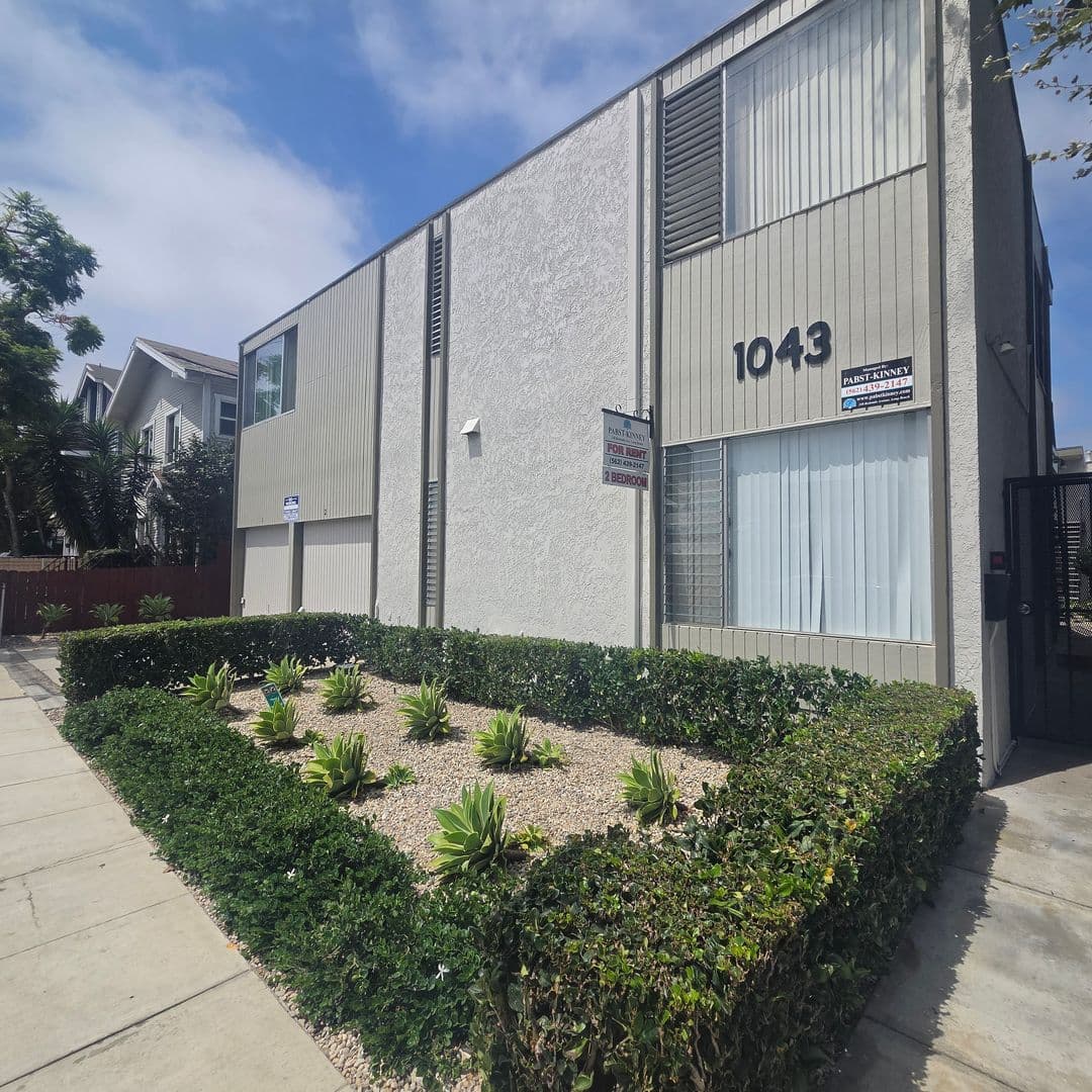 LONG BEACH Apartment: 1043 NEWPORT AVENUE