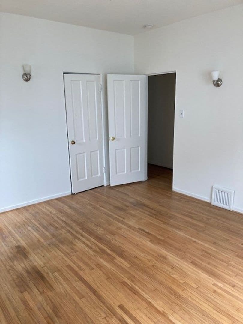 LONG BEACH Apartment: 204 BELMONT AVE