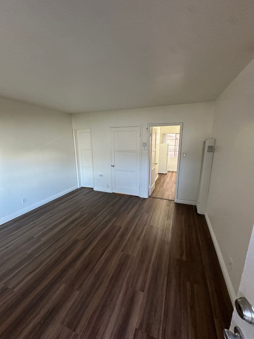 LONG BEACH Apartment: 625 ELM AVENUE