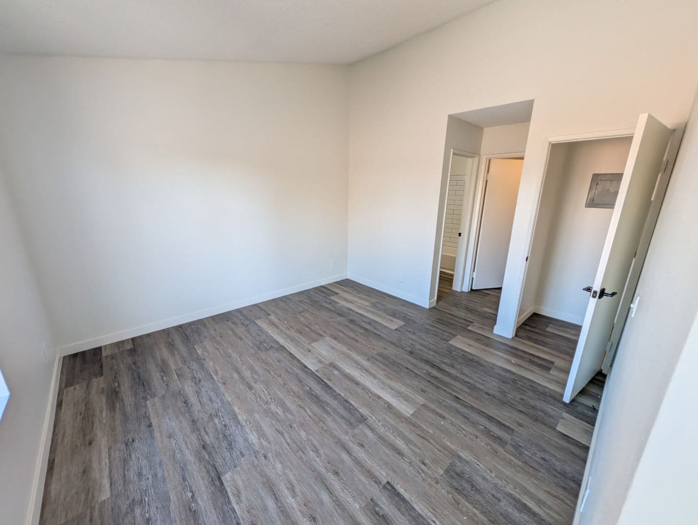 LONG BEACH Apartment: 2342 CEDAR AVE.