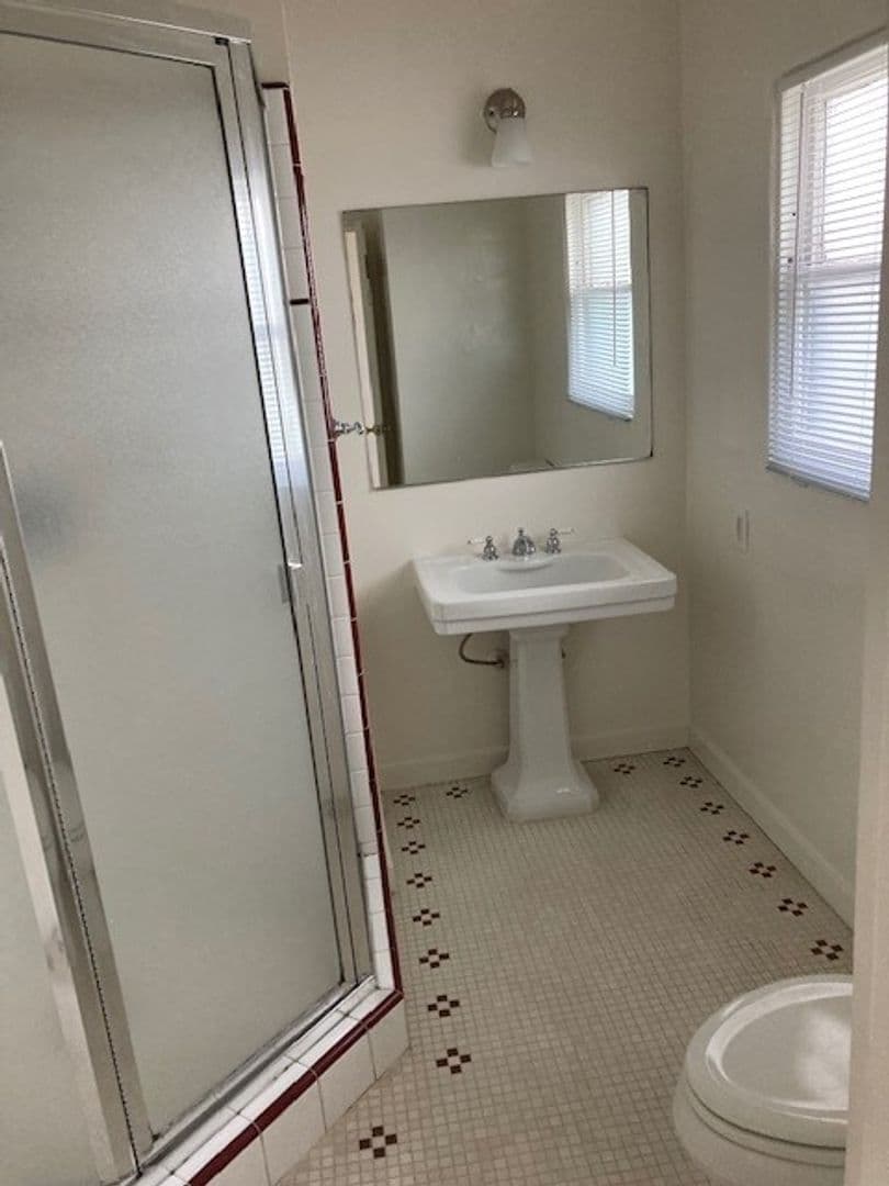 LONG BEACH Apartment: 204 BELMONT AVE