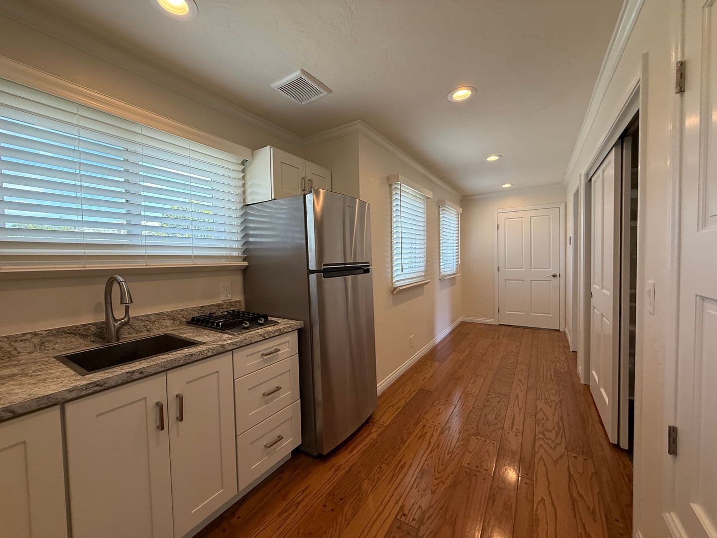 LONG BEACH House: 5290 1/2 E. EL ROBLE STREET