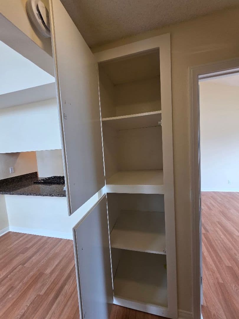 LONG BEACH Apartment: 729 FREEMAN AVE.
