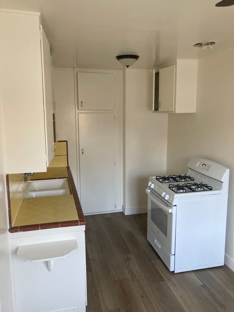 LONG BEACH Apartment: 1009 LOMA AVE