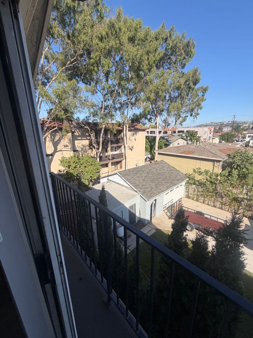 LONG BEACH Apartment: 1115 - 25 TEMPLE AVE.