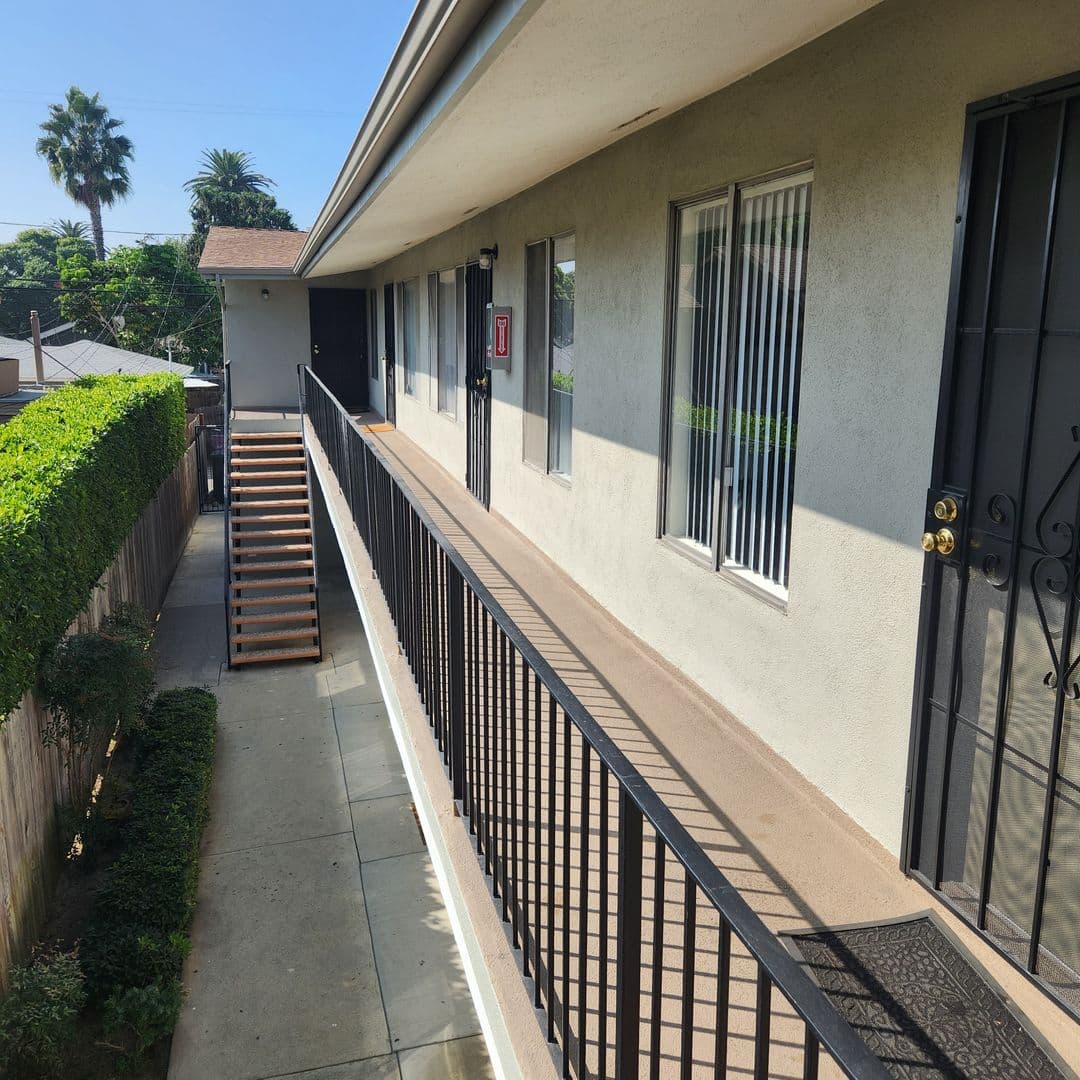 LONG BEACH Apartment: 815 GLADYS AVENUE
