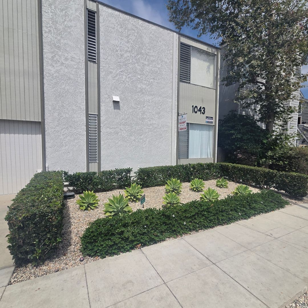LONG BEACH Apartment: 1043 NEWPORT AVENUE