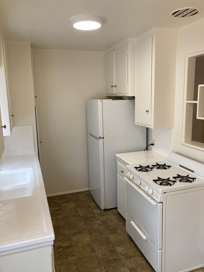 LONG BEACH Apartment: 1410 & 1418 E 3RD ST.