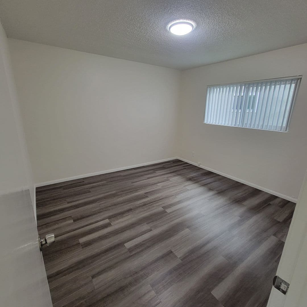 LONG BEACH Apartment: 5030 LINDEN AVENUE