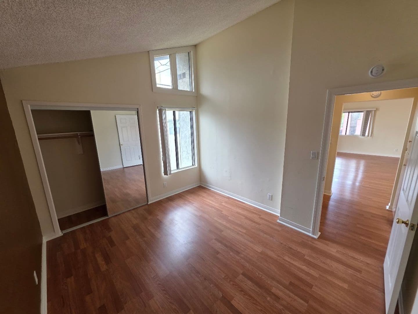 LONG BEACH Apartment: 729 FREEMAN AVE.