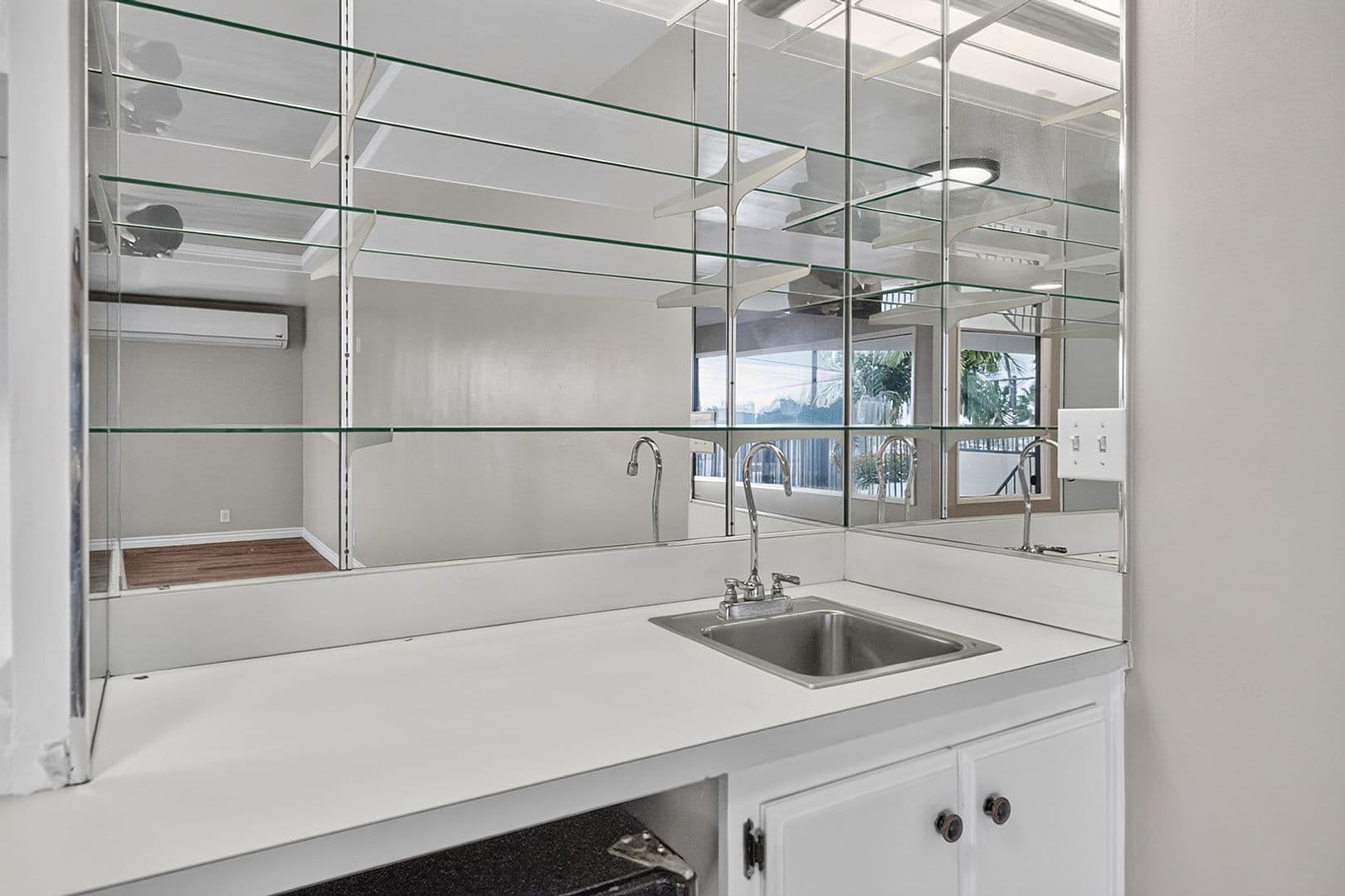 SIGNAL HILL Apartment: 2699 E. 20TH STREET