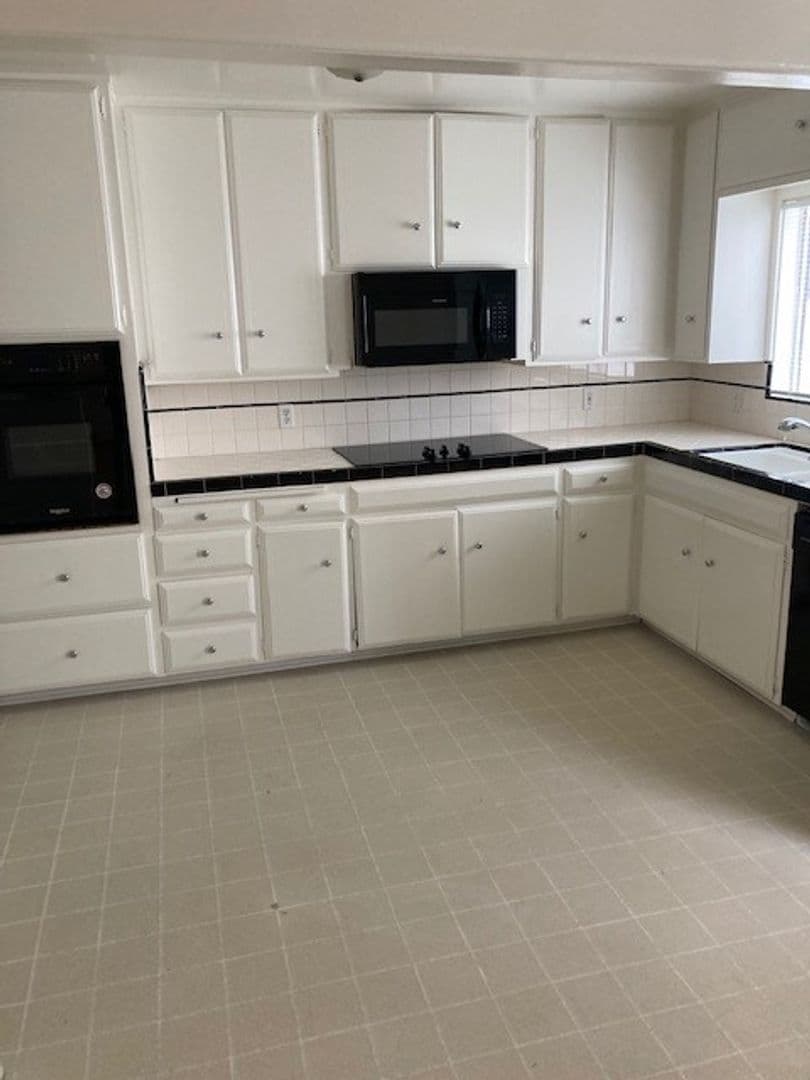LONG BEACH Apartment: 204 BELMONT AVE