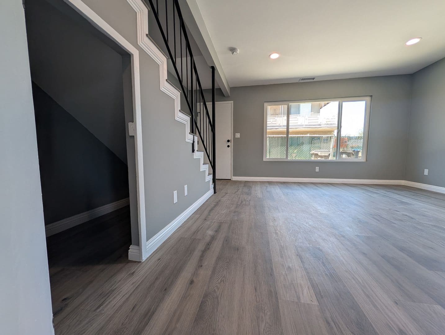LONG BEACH Apartment: 1129 CHERRY AVE.